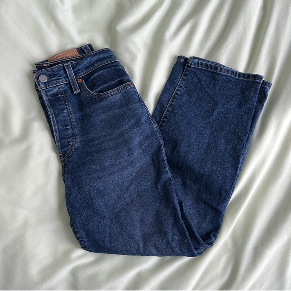 Levi's Ribcage Straight Ankle Jeans - Picture 3 of 7
